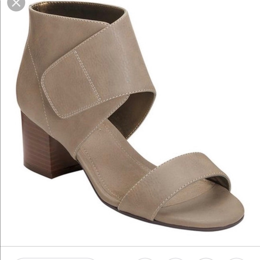 Aerosoles midpoint sandals in taupe
